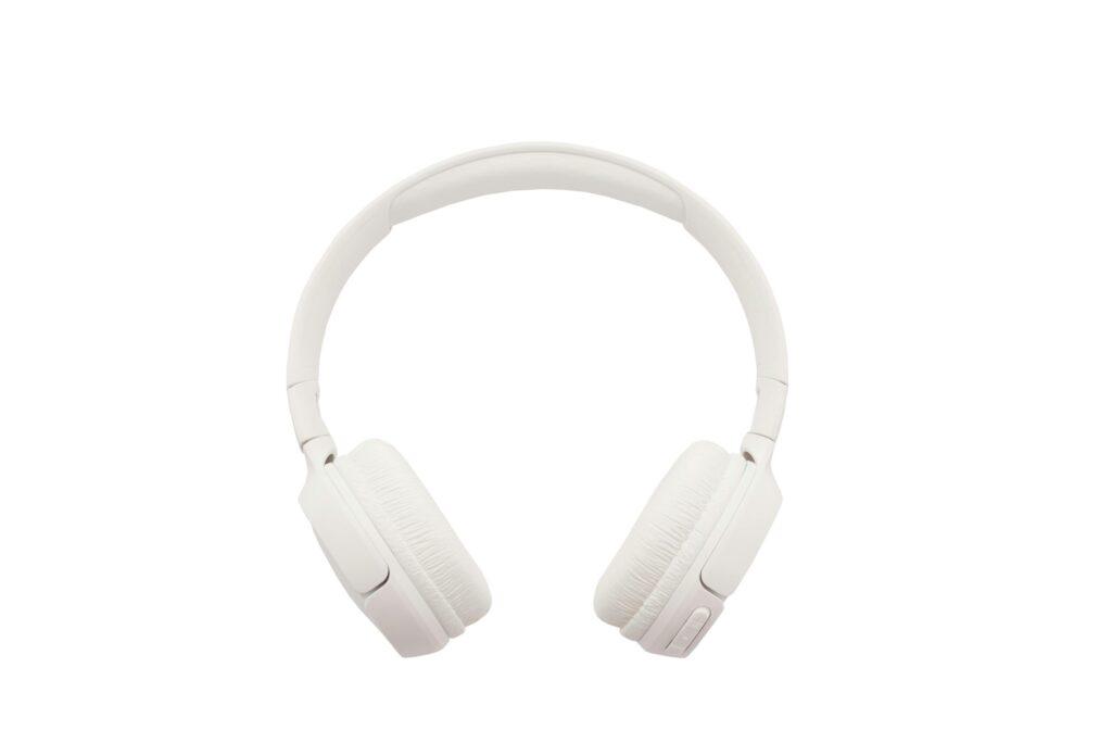 Minimalist white wireless headphones isolated on a plain background, ideal for tech and audio themes.